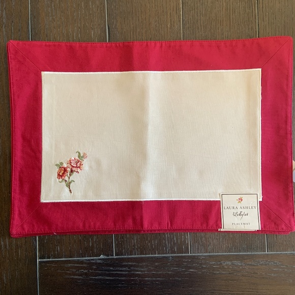 Laura Ashley Embroidered Placemat Set of 4 New - Picture 1 of 3
